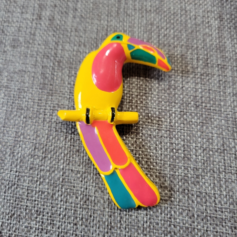 Vibrant Toucan Brooch in Yellow and Pink